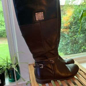 Dark brown boots with a black top.